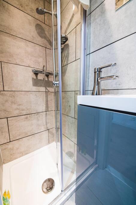 3Beds / 3Baths Close To Portobello Road 런던 외부 사진