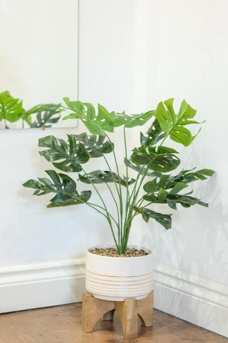 3Beds / 3Baths Close To Portobello Road 런던 외부 사진