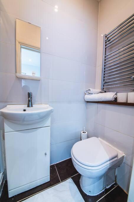 3Beds / 3Baths Close To Portobello Road 런던 외부 사진