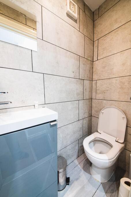 3Beds / 3Baths Close To Portobello Road 런던 외부 사진