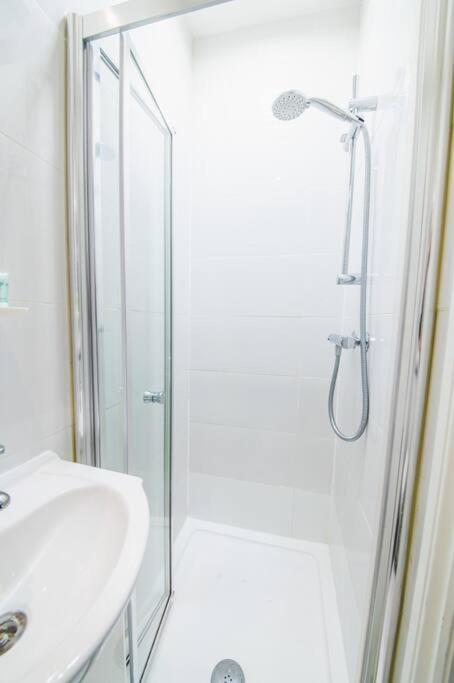 3Beds / 3Baths Close To Portobello Road 런던 외부 사진